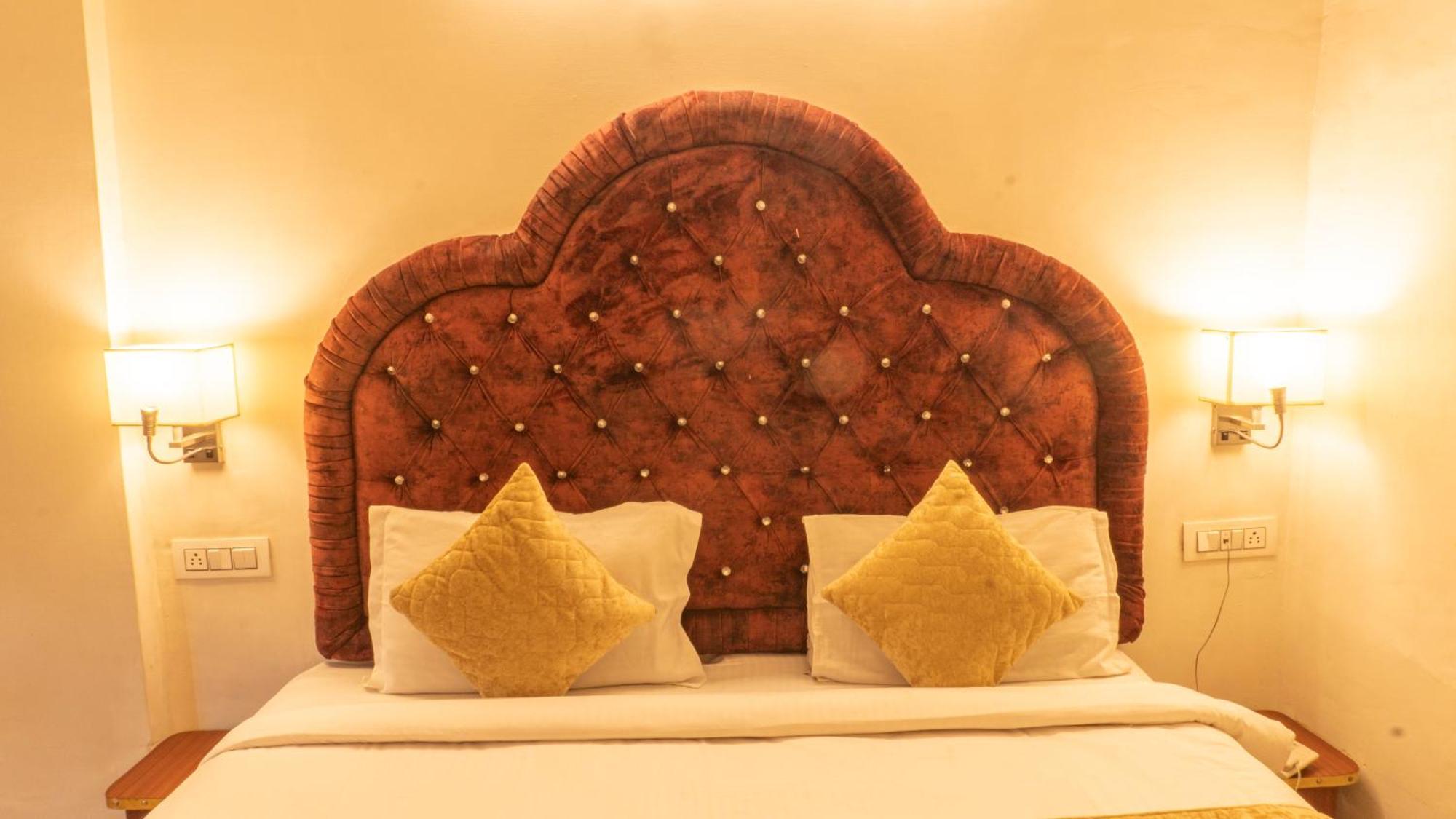 The Neeraj Palace Rishīkesh Buitenkant foto